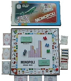 Monopoli in blauwe doos met omslagdeksel.